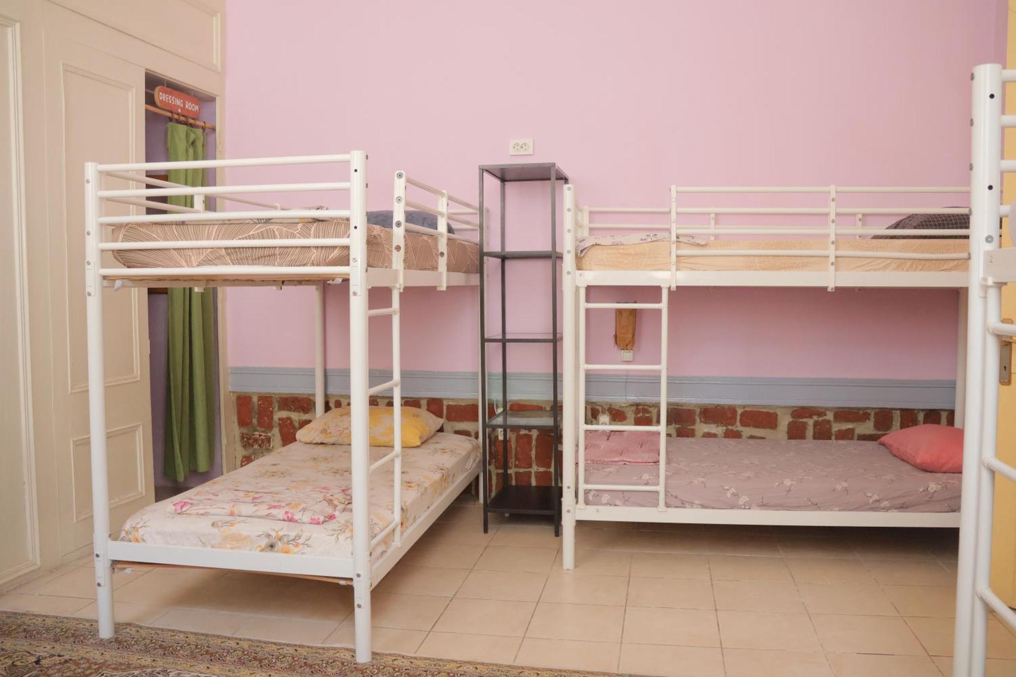 Lotus Garden Hostel Измир Екстериор снимка