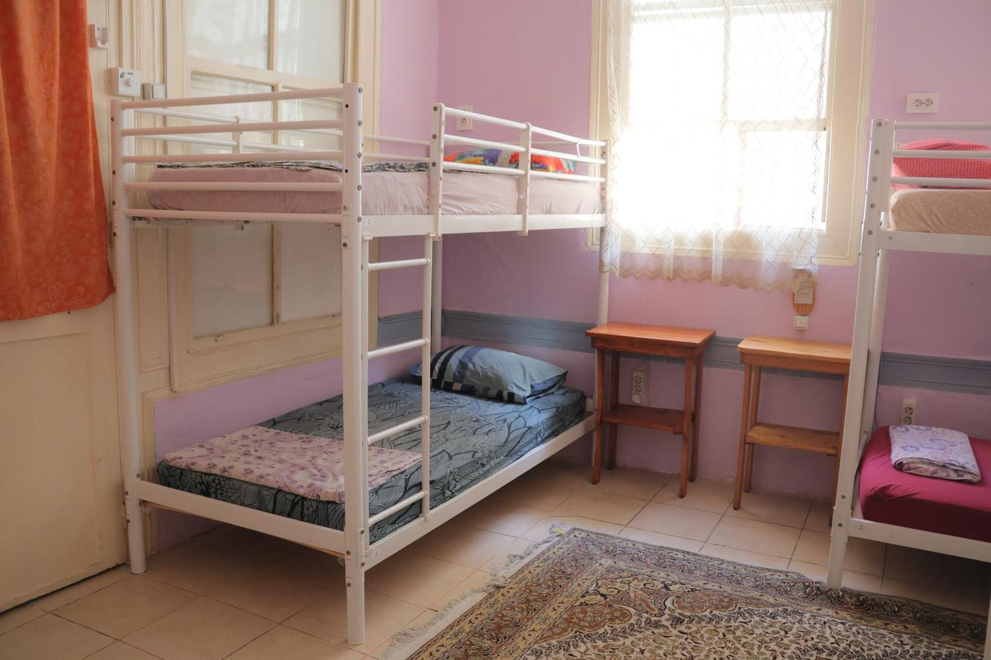 Lotus Garden Hostel Измир Екстериор снимка